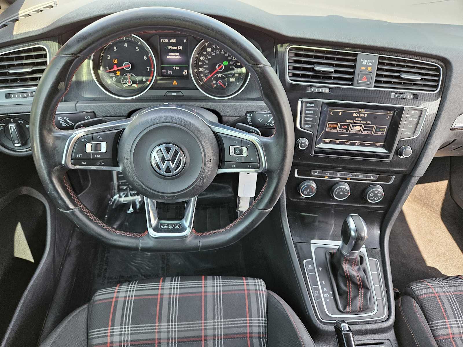 Thumbnail: 2015 Volkswagen Golf - 24