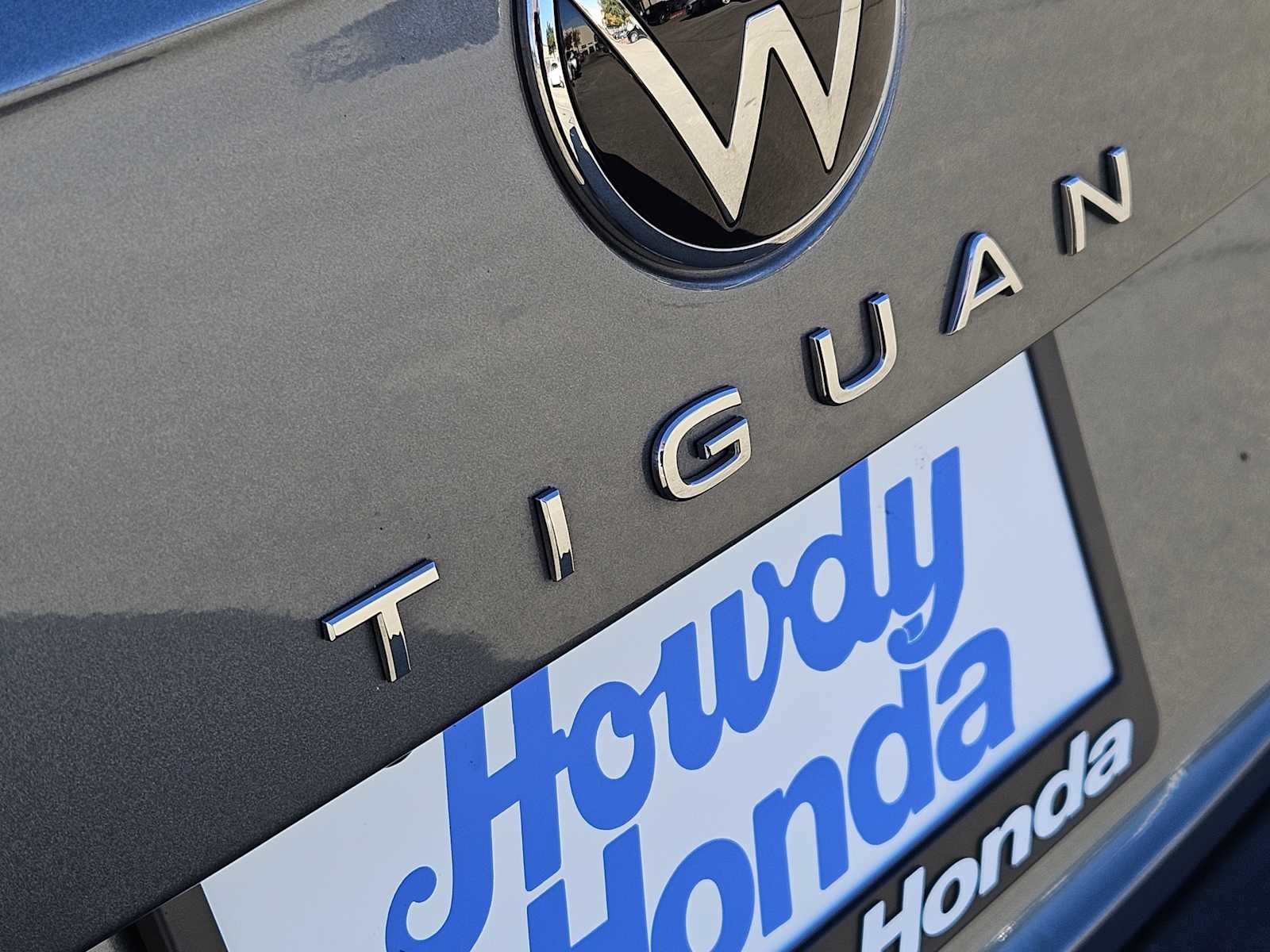 Thumbnail: 2022 Volkswagen Tiguan - 11