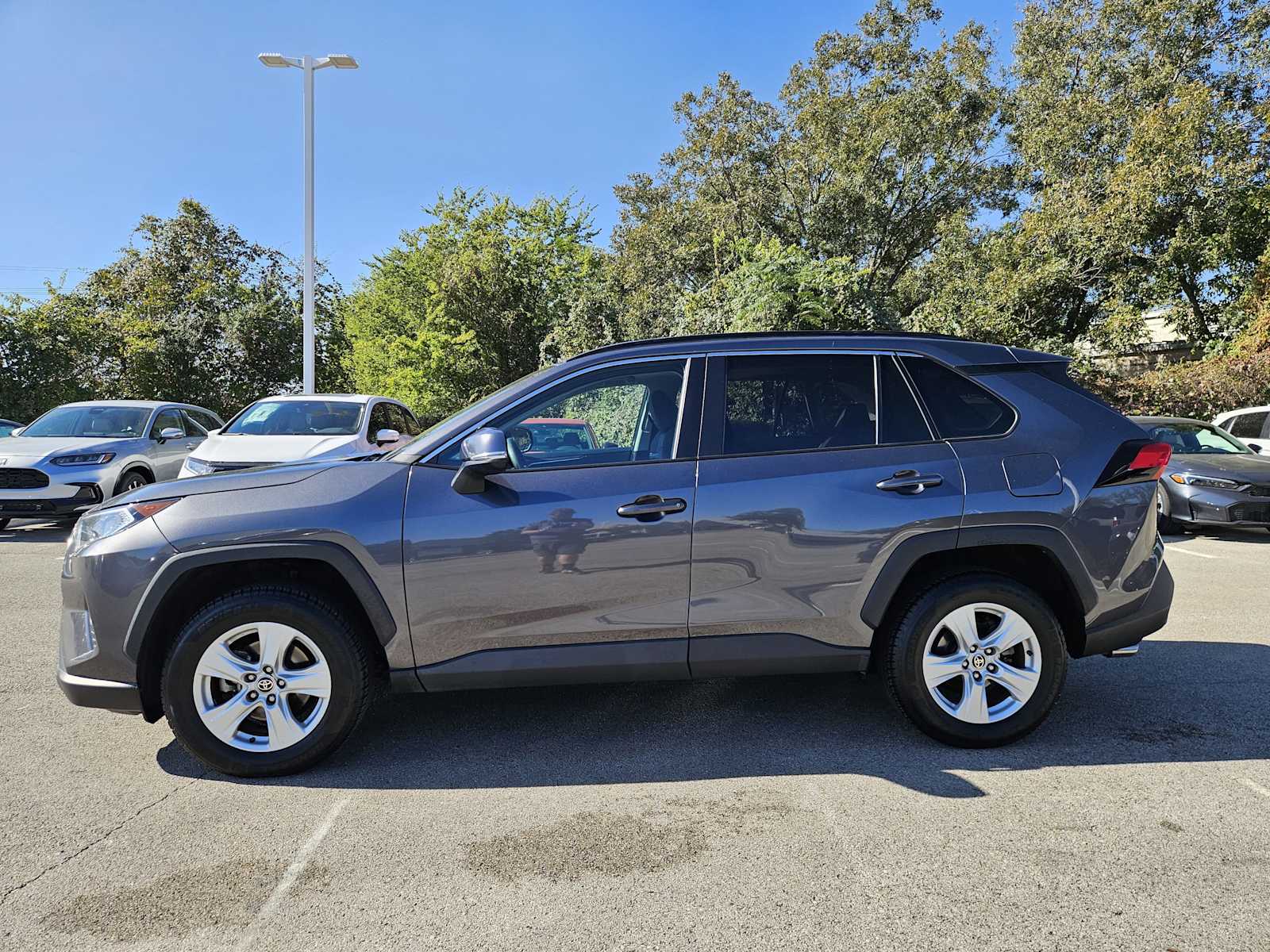 2021 Toyota RAV4 XLE photo 4