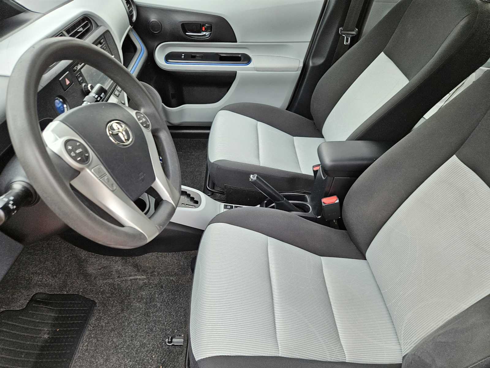 Thumbnail: 2012 Toyota Prius c - 13