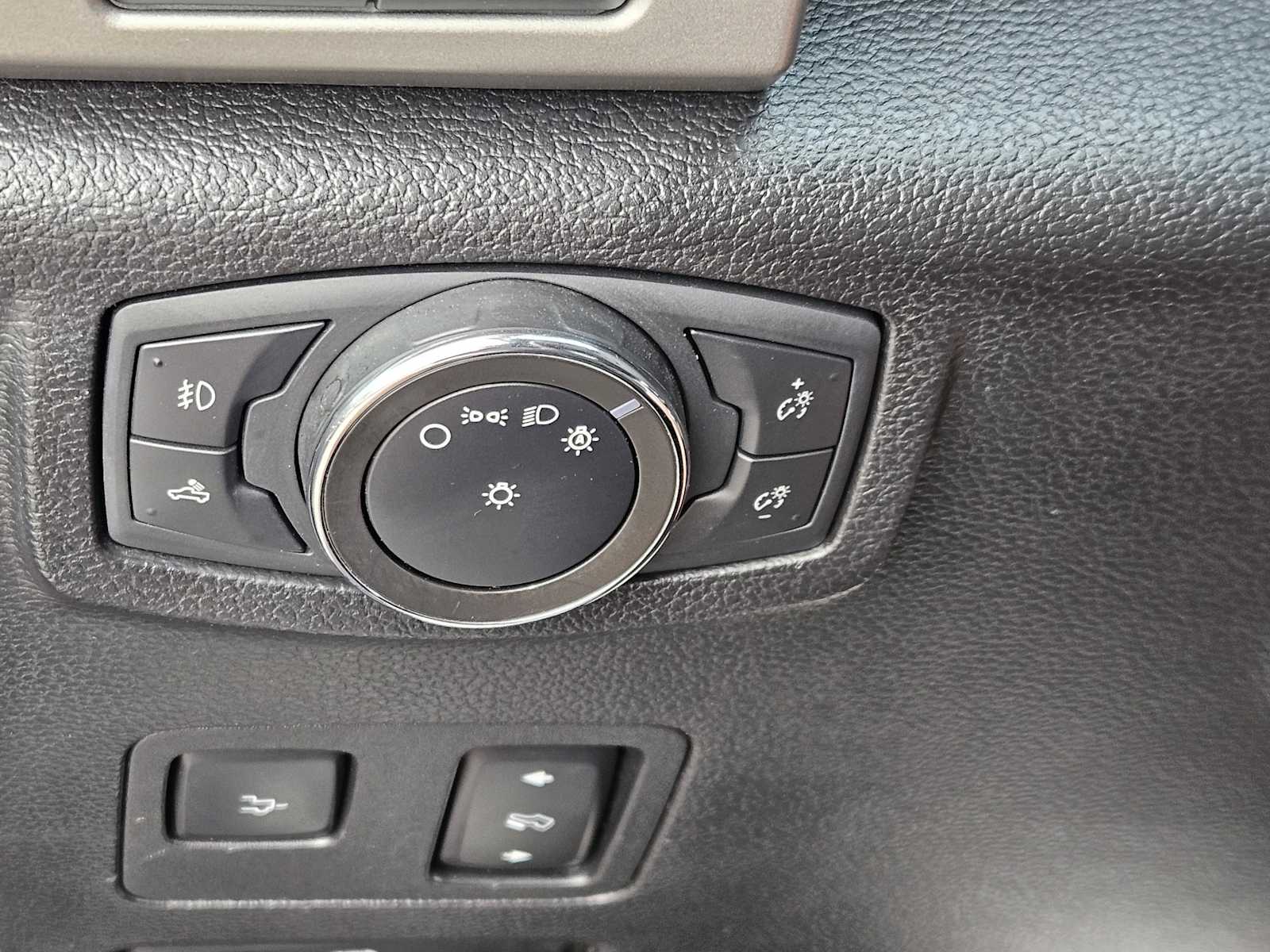 Thumbnail: 2020 Ford Econoline - 22