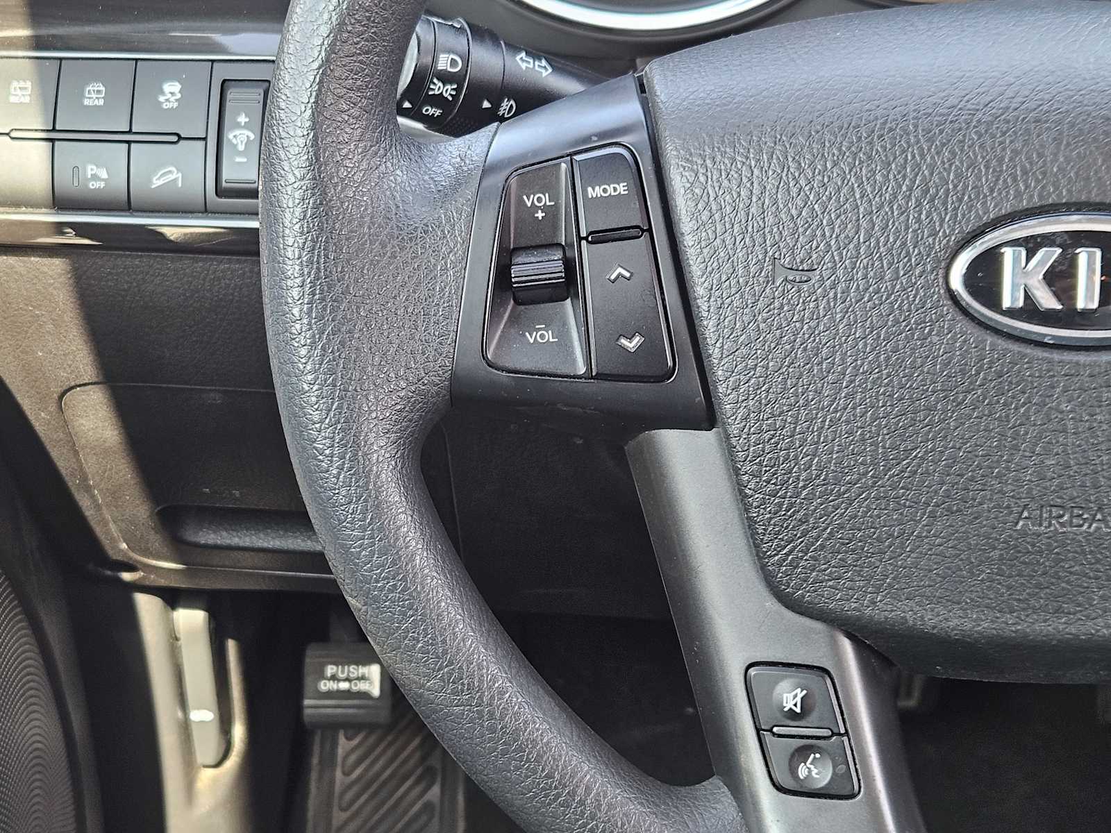 Thumbnail: 2011 Kia Sorento - 23
