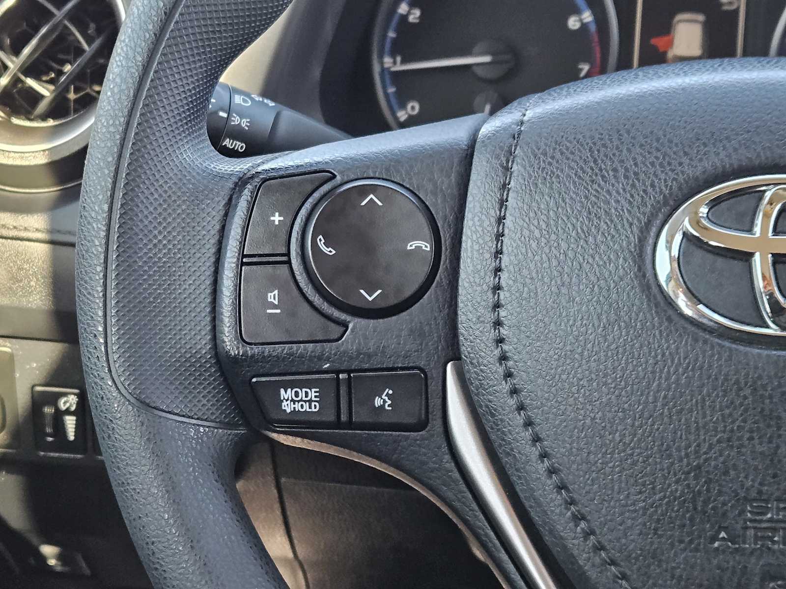 Thumbnail: 2018 Toyota RAV4 - 25