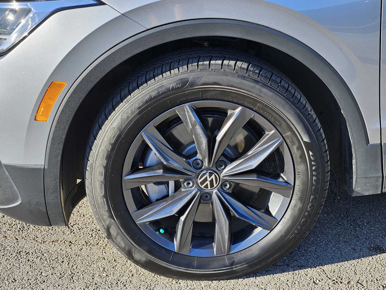 Thumbnail: 2022 Volkswagen Tiguan - 9