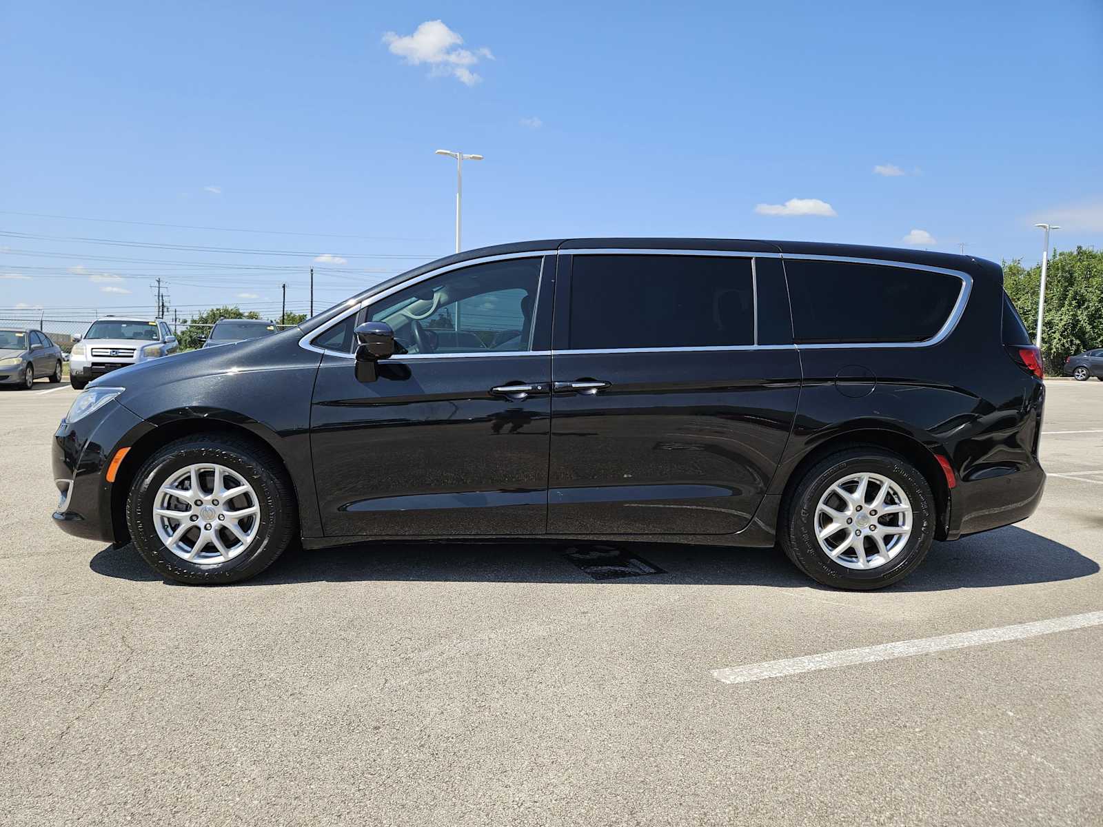Thumbnail: 2020 Chrysler Pacifica - 4
