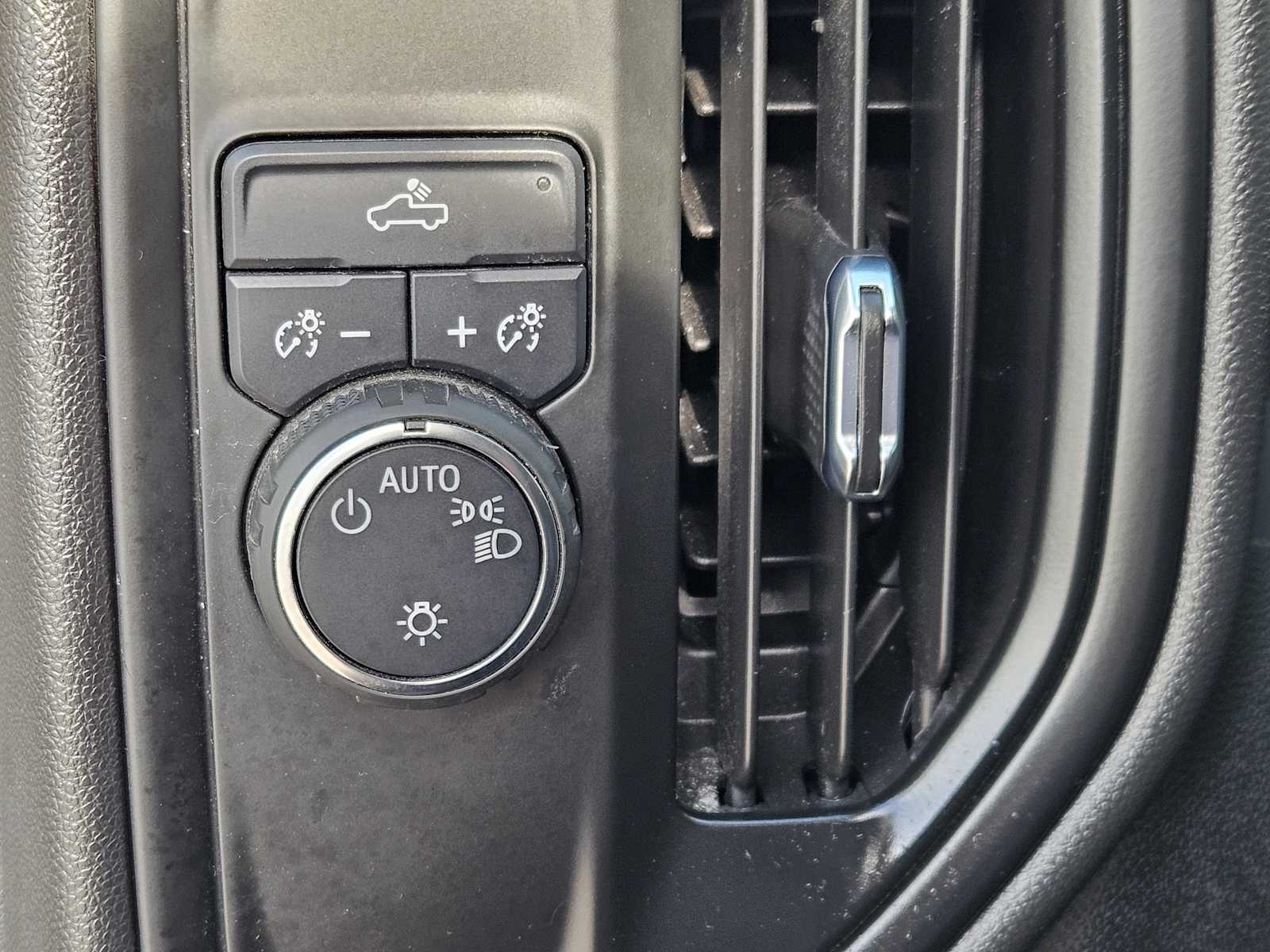 Thumbnail: 2022 Chevrolet Silverado 1500 - 21