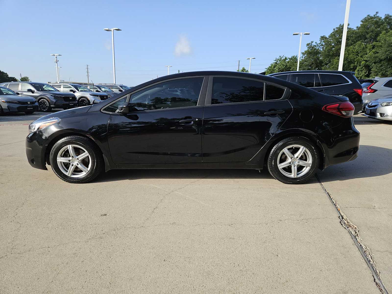 Thumbnail: 2017 Kia Forte - 5