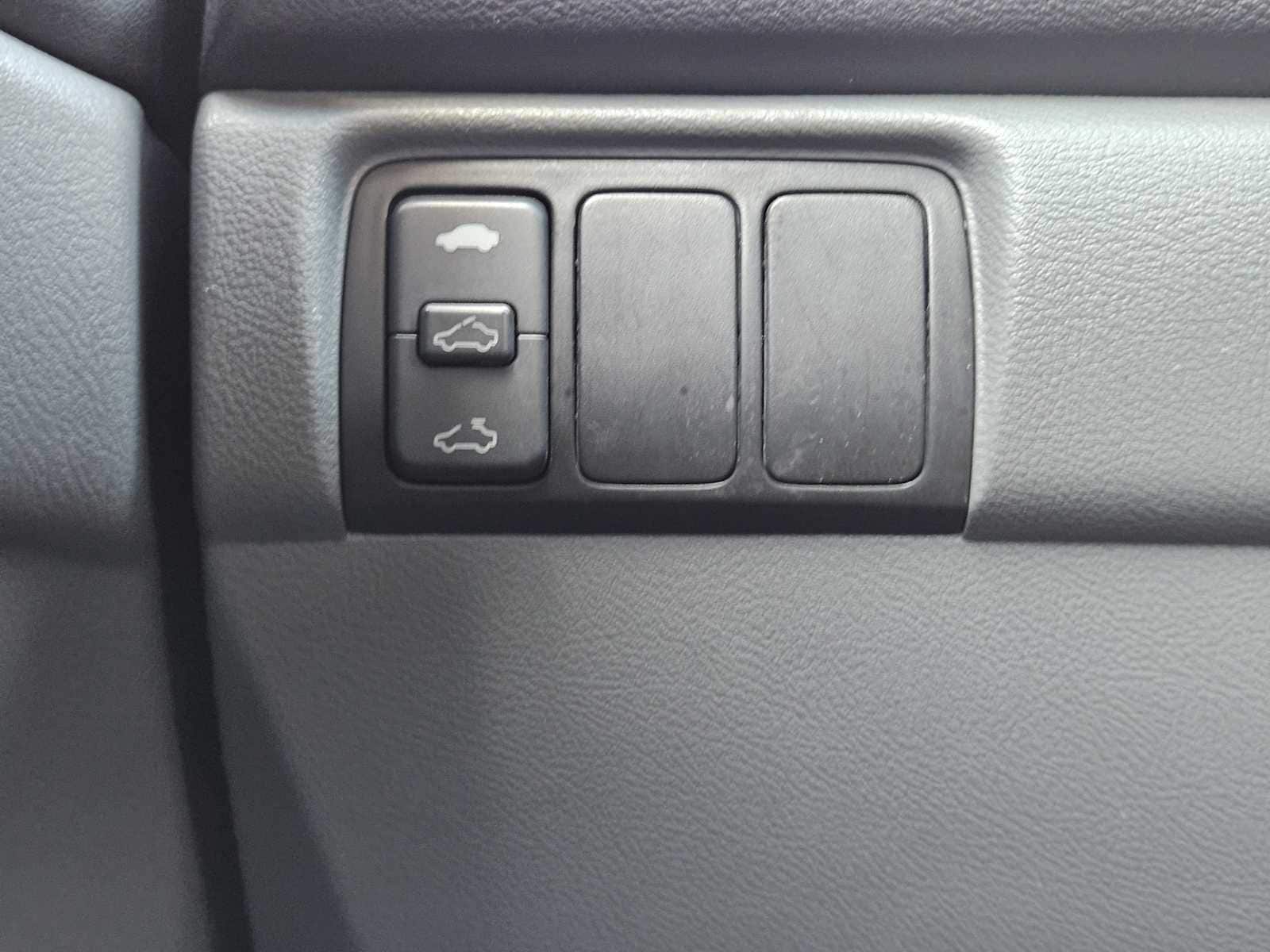 Thumbnail: 2004 Honda Accord - 19