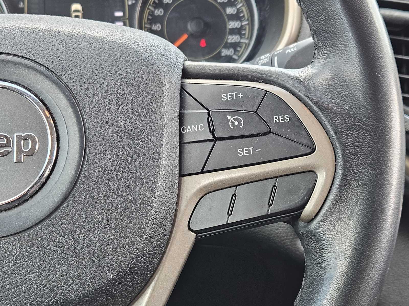 Thumbnail: 2015 Jeep Cherokee - 26