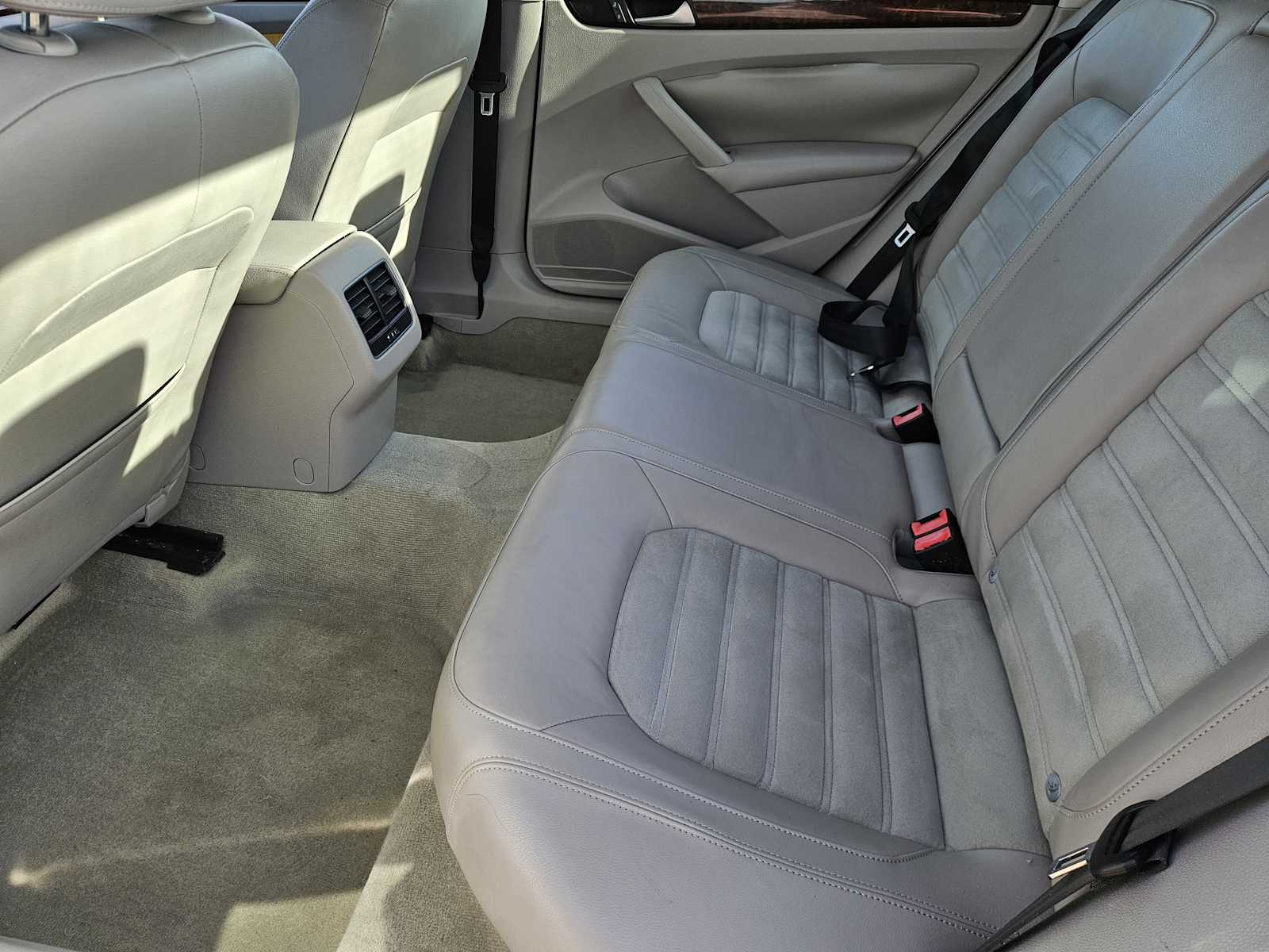 Thumbnail: 2013 Volkswagen Passat - 29