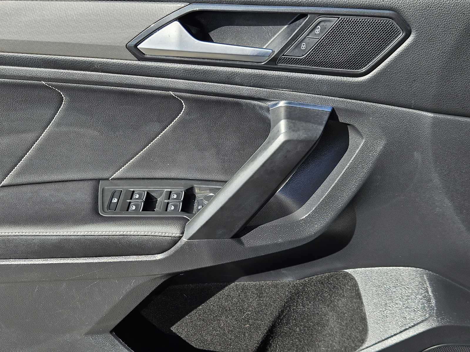 Thumbnail: 2023 Volkswagen Tiguan - 23