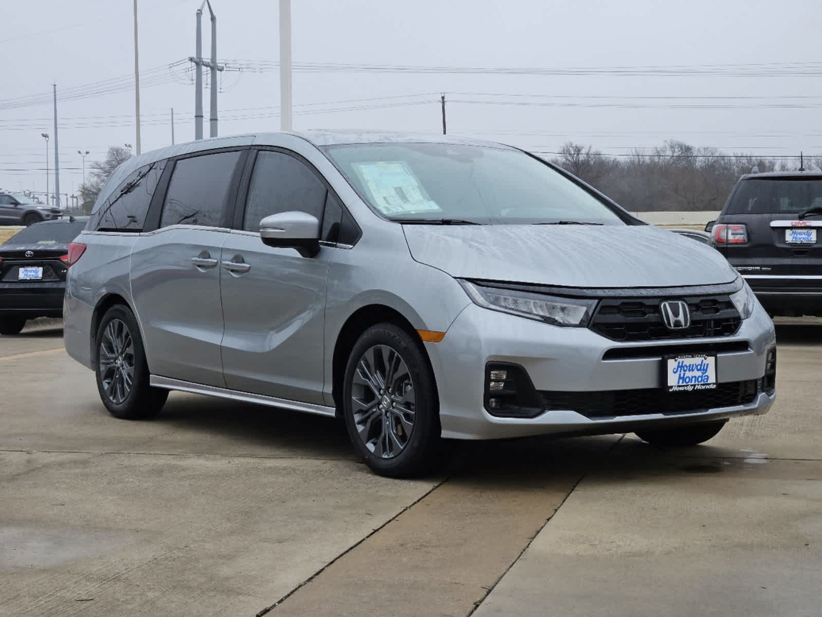 2026 Honda Odyssey Touring photo 3