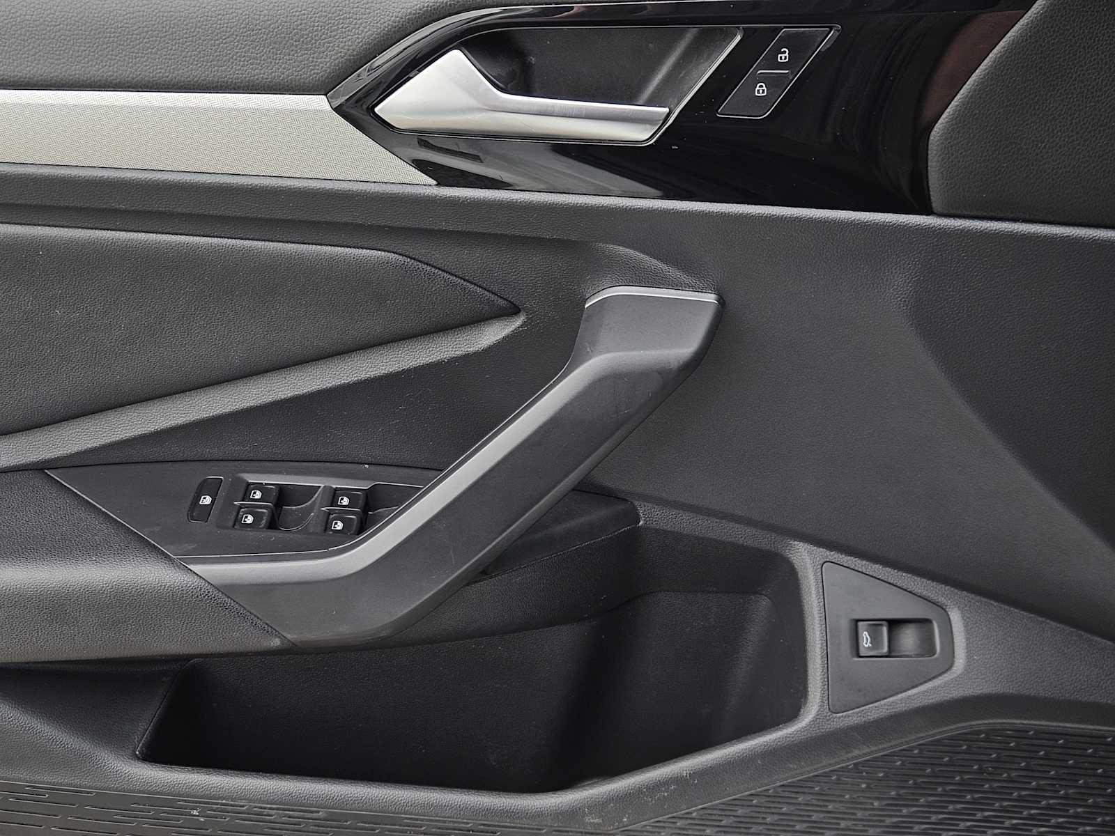 Thumbnail: 2019 Volkswagen Jetta - 21