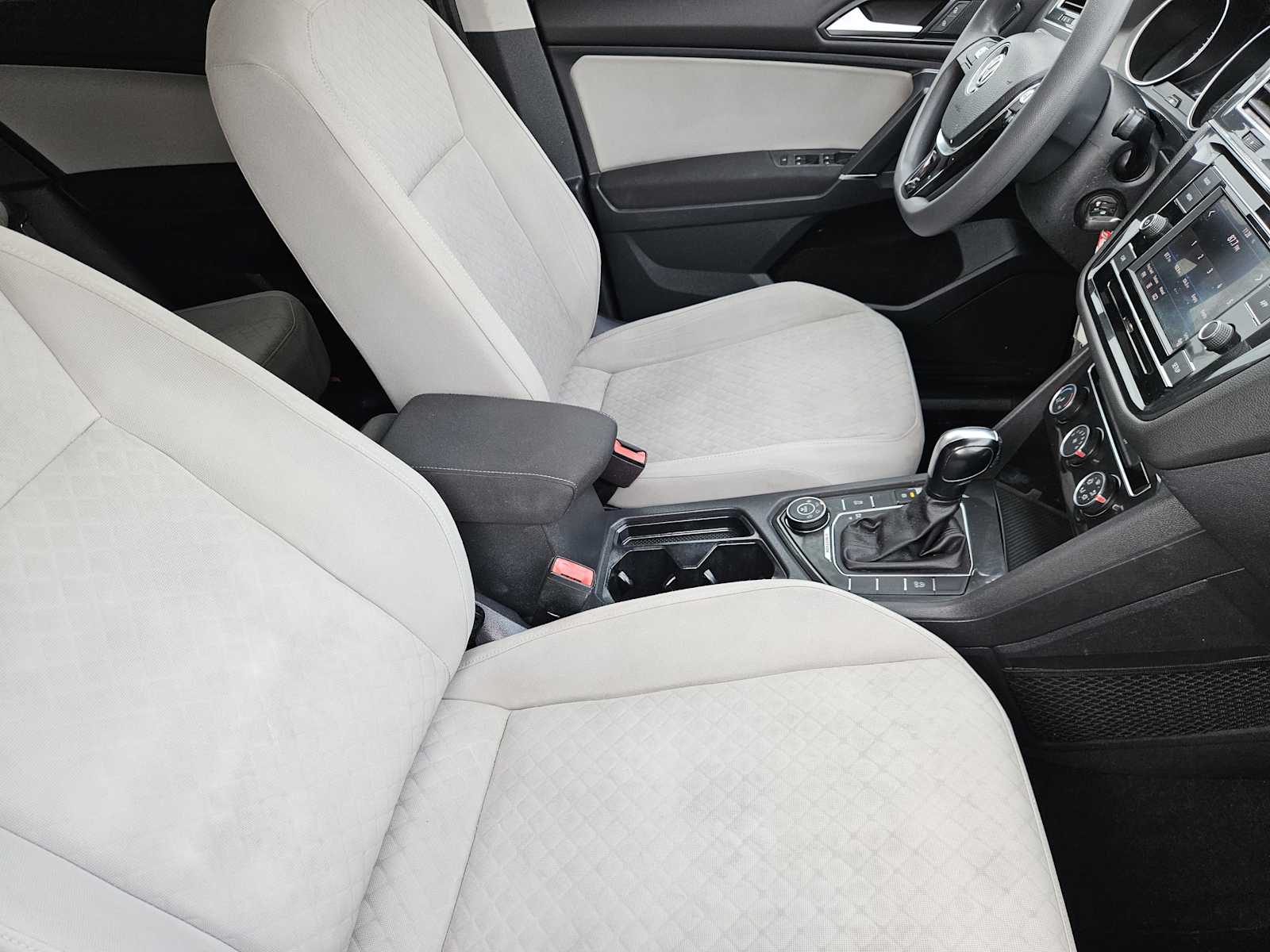 Thumbnail: 2018 Volkswagen Tiguan - 14