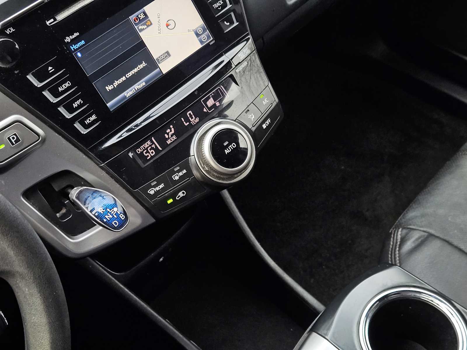 Thumbnail: 2015 Toyota Prius v - 19