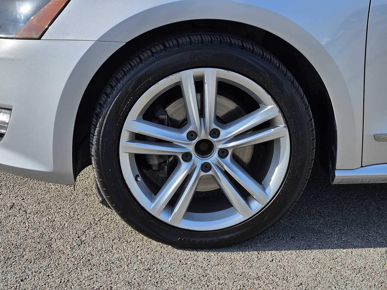 Thumbnail: 2013 Volkswagen Passat - 9