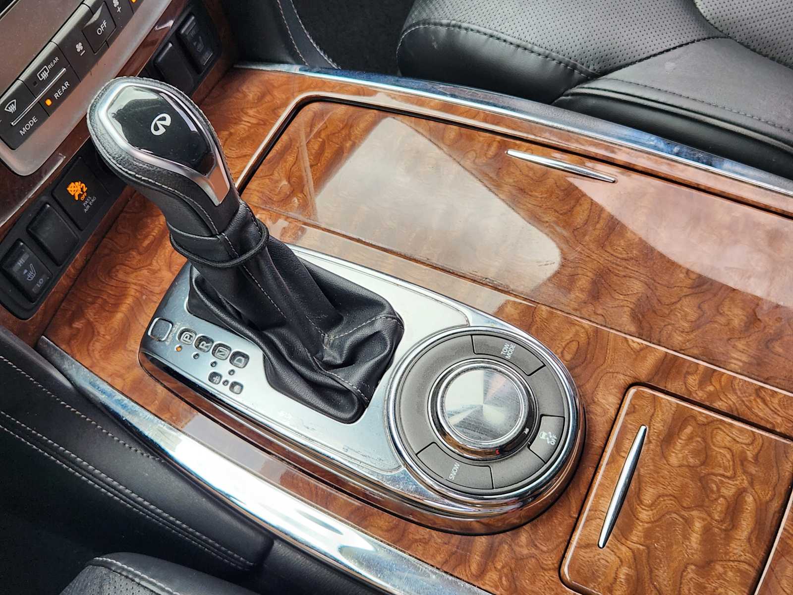 Thumbnail: 2019 INFINITI QX80 - 18
