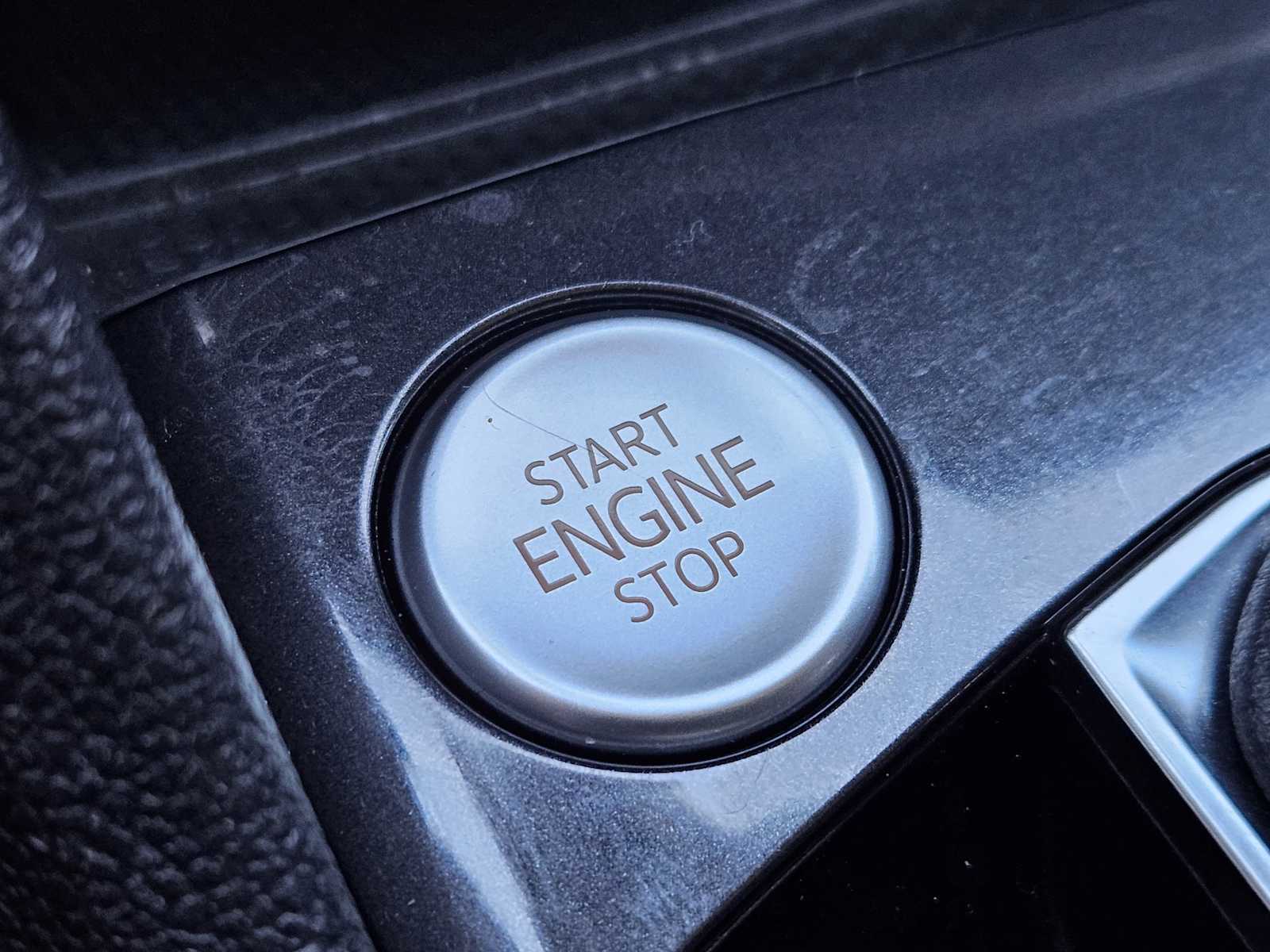 Thumbnail: 2022 Volkswagen Tiguan - 21