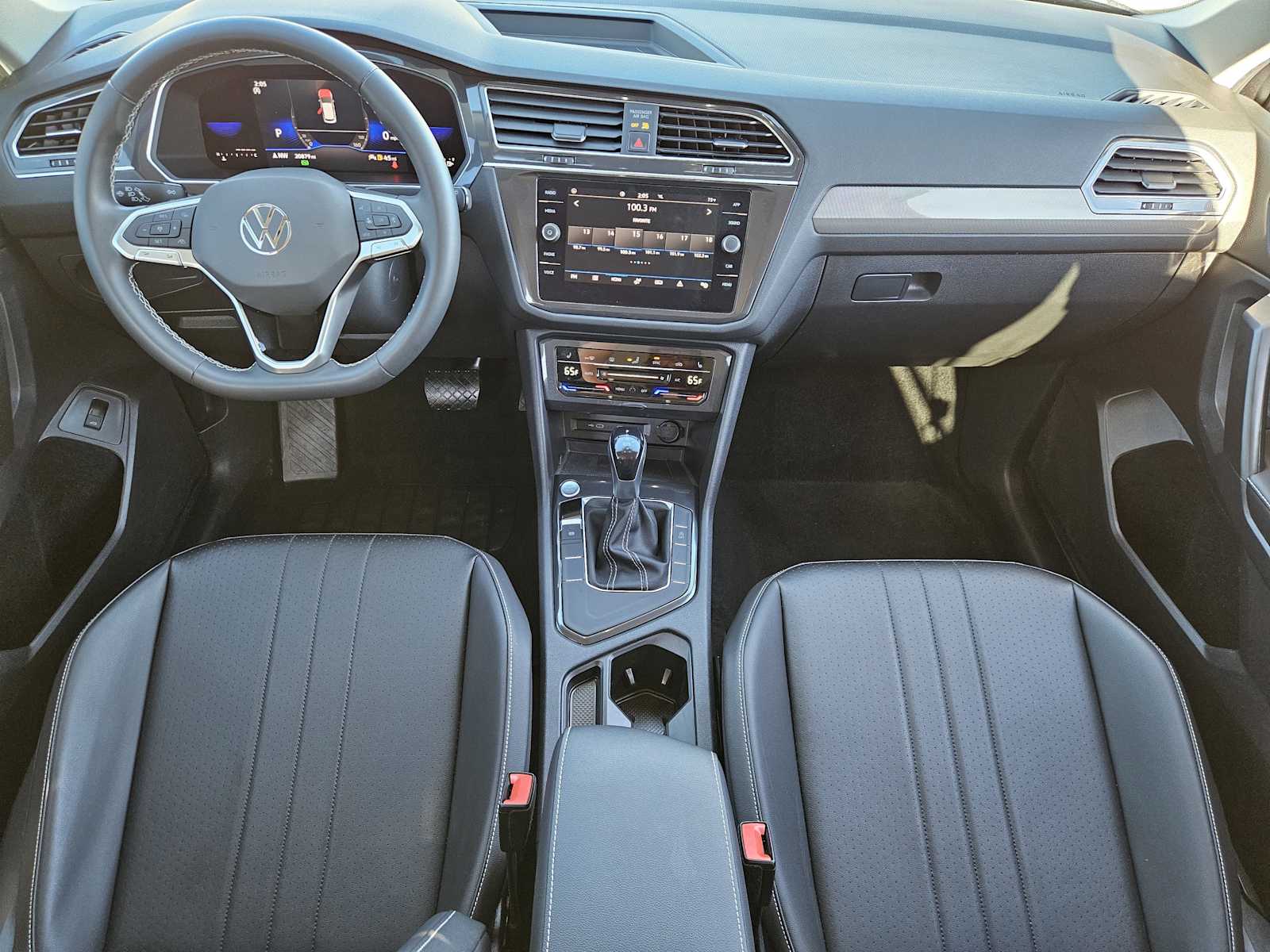 Thumbnail: 2022 Volkswagen Tiguan - 24