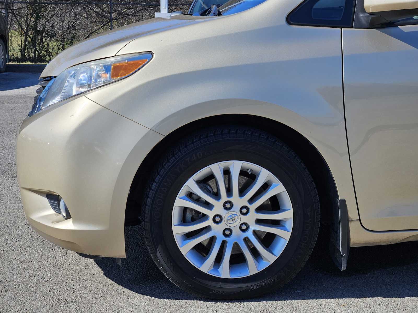 Thumbnail: 2011 Toyota Sienna - 8