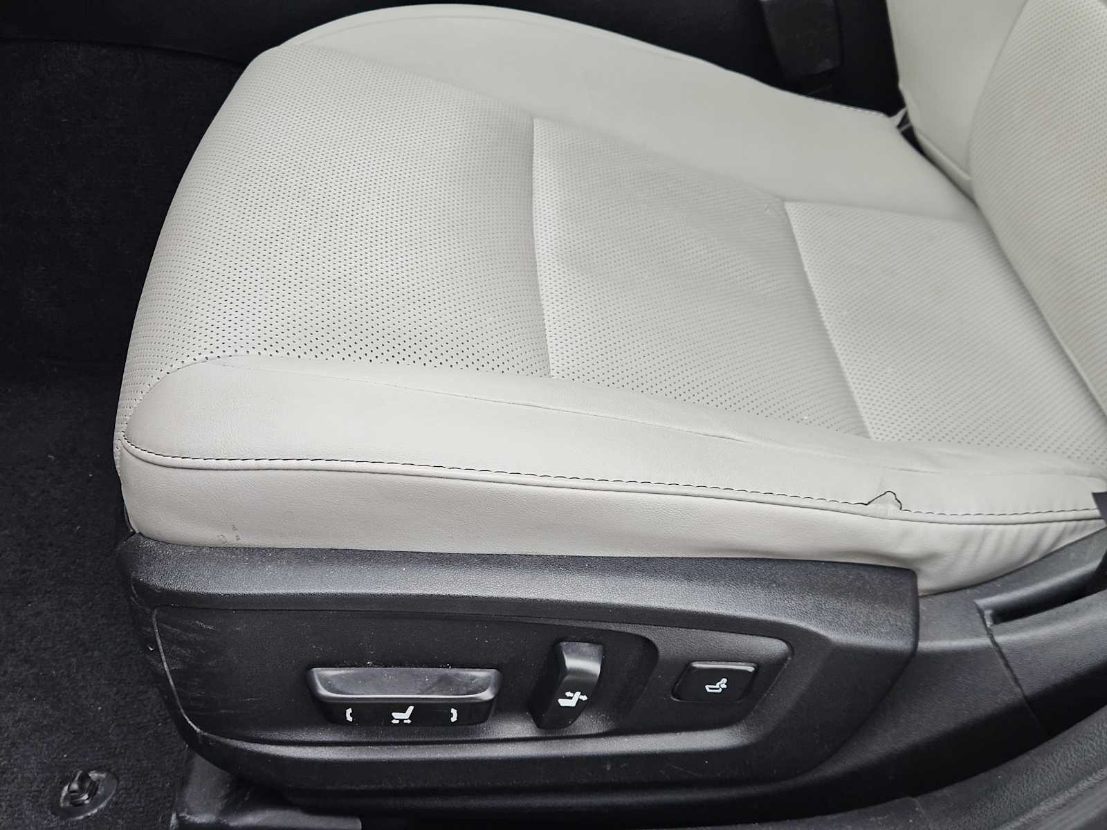 Thumbnail: 2016 Lexus ES - 23