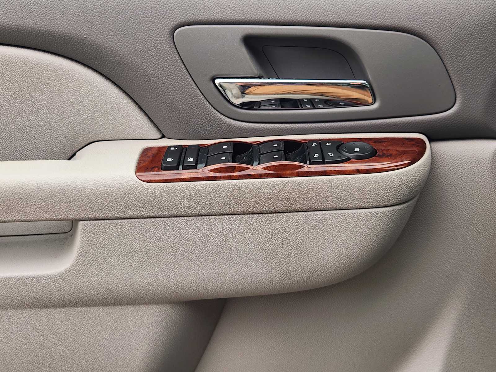 Thumbnail: 2011 GMC Yukon - 23