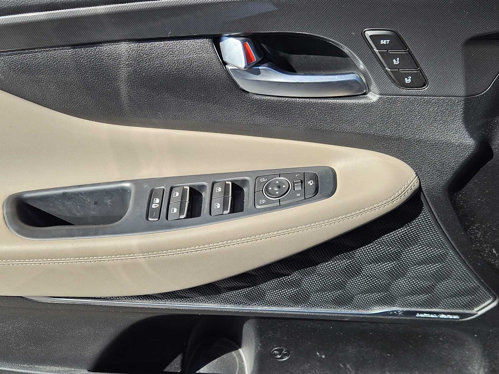 Thumbnail: 2022 Hyundai Santa Fe - 21