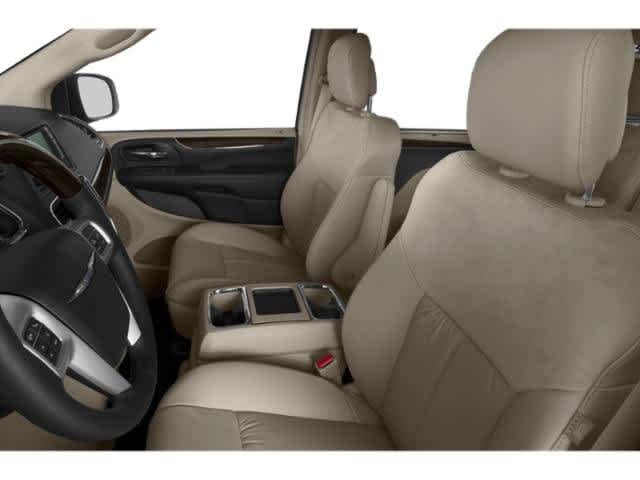 Thumbnail: 2015 Chrysler Town & Country - 11