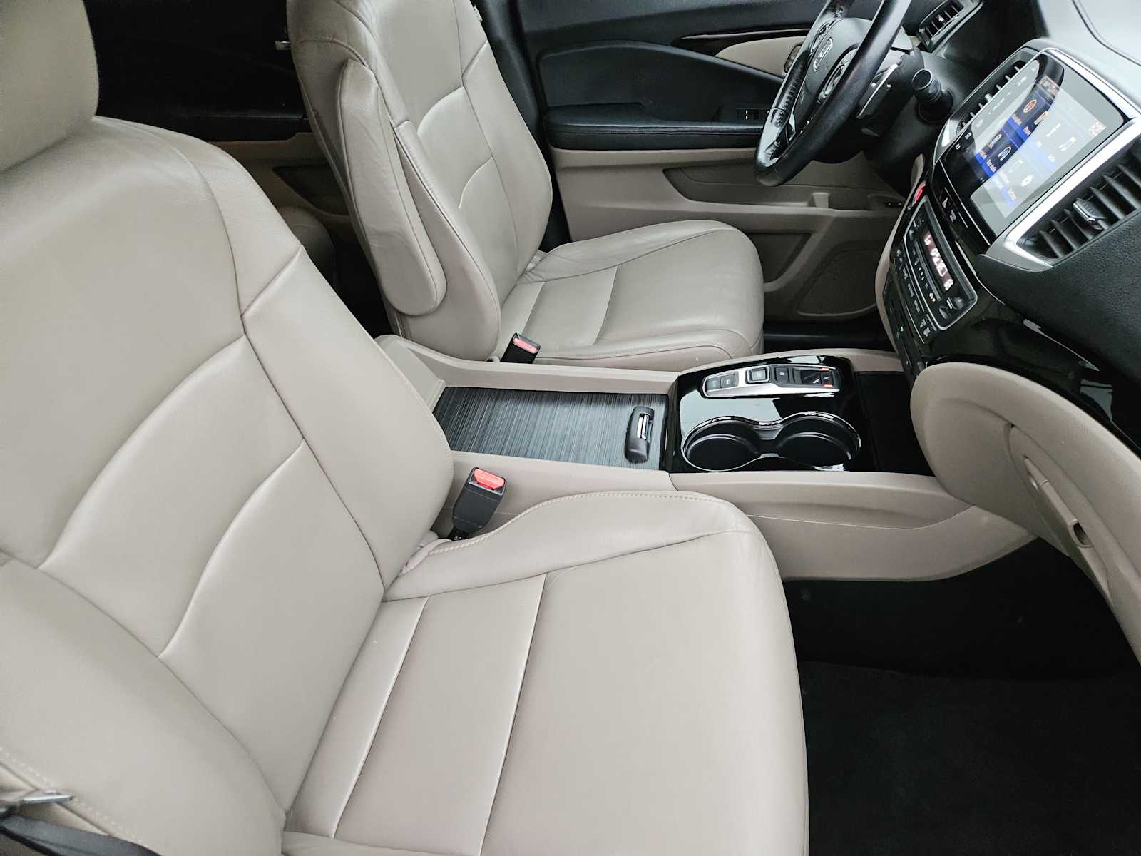 Thumbnail: 2017 Honda Pilot - 14