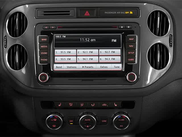 Thumbnail: 2014 Volkswagen Tiguan - 9