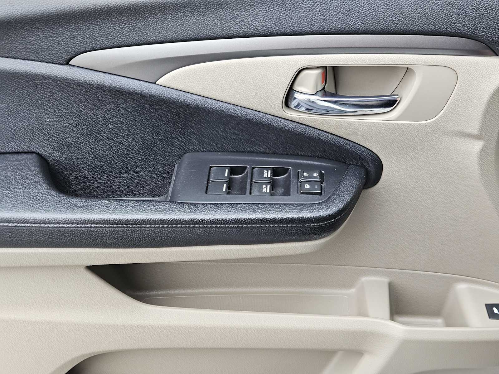 Thumbnail: 2018 Honda Pilot - 21