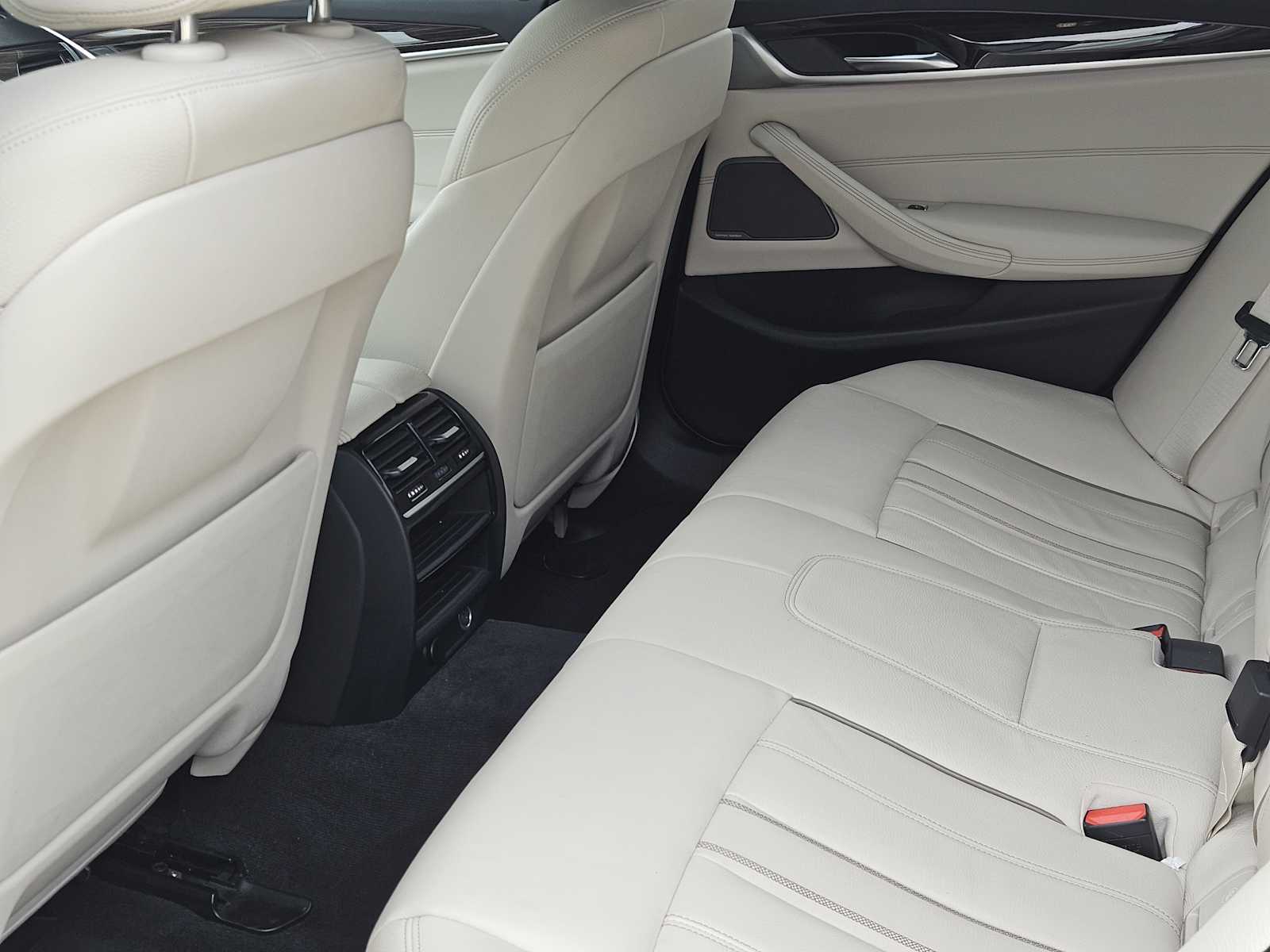2018 BMW 5 Series 540i 30