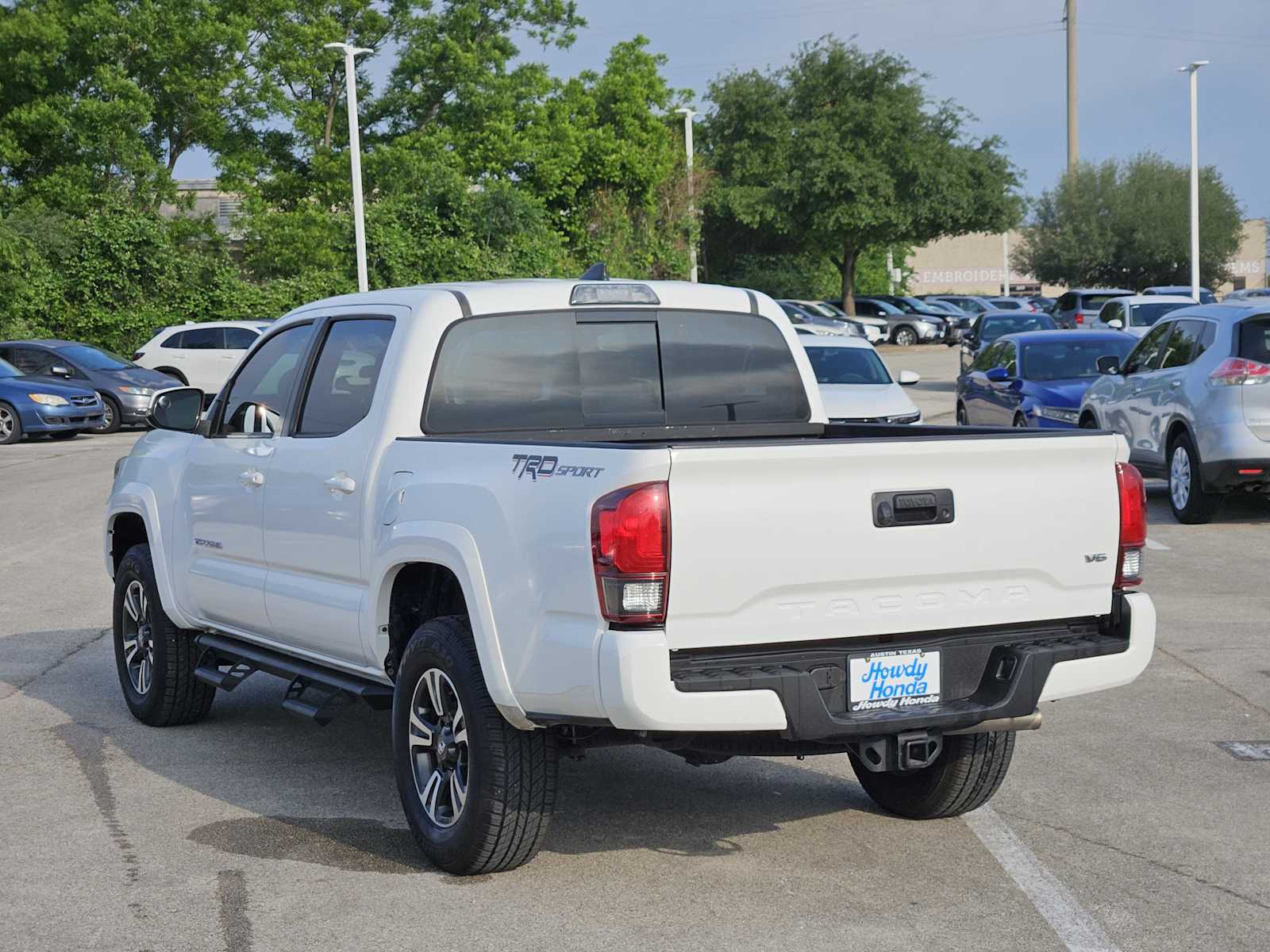 Thumbnail: 2018 Toyota Tacoma - 5