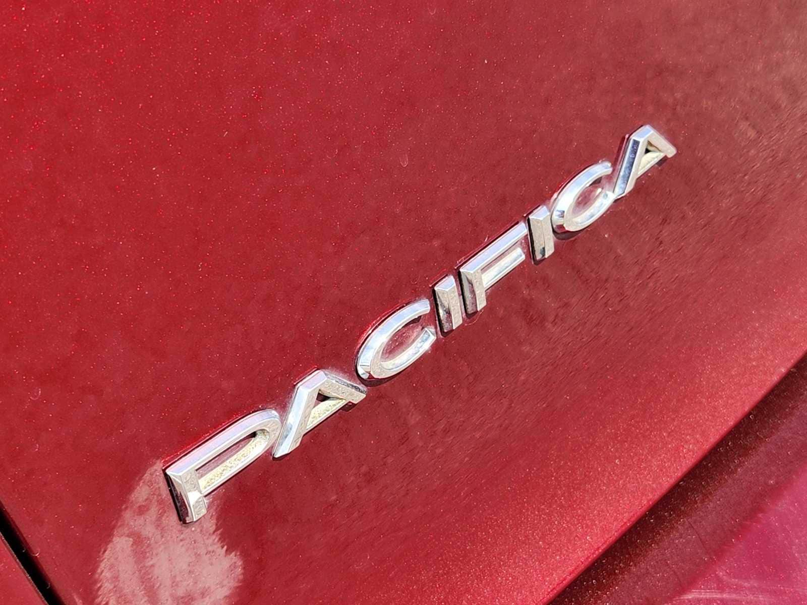 Thumbnail: 2017 Chrysler Pacifica - 11