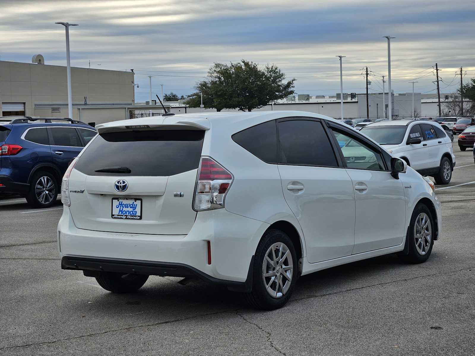 Thumbnail: 2015 Toyota Prius v - 5