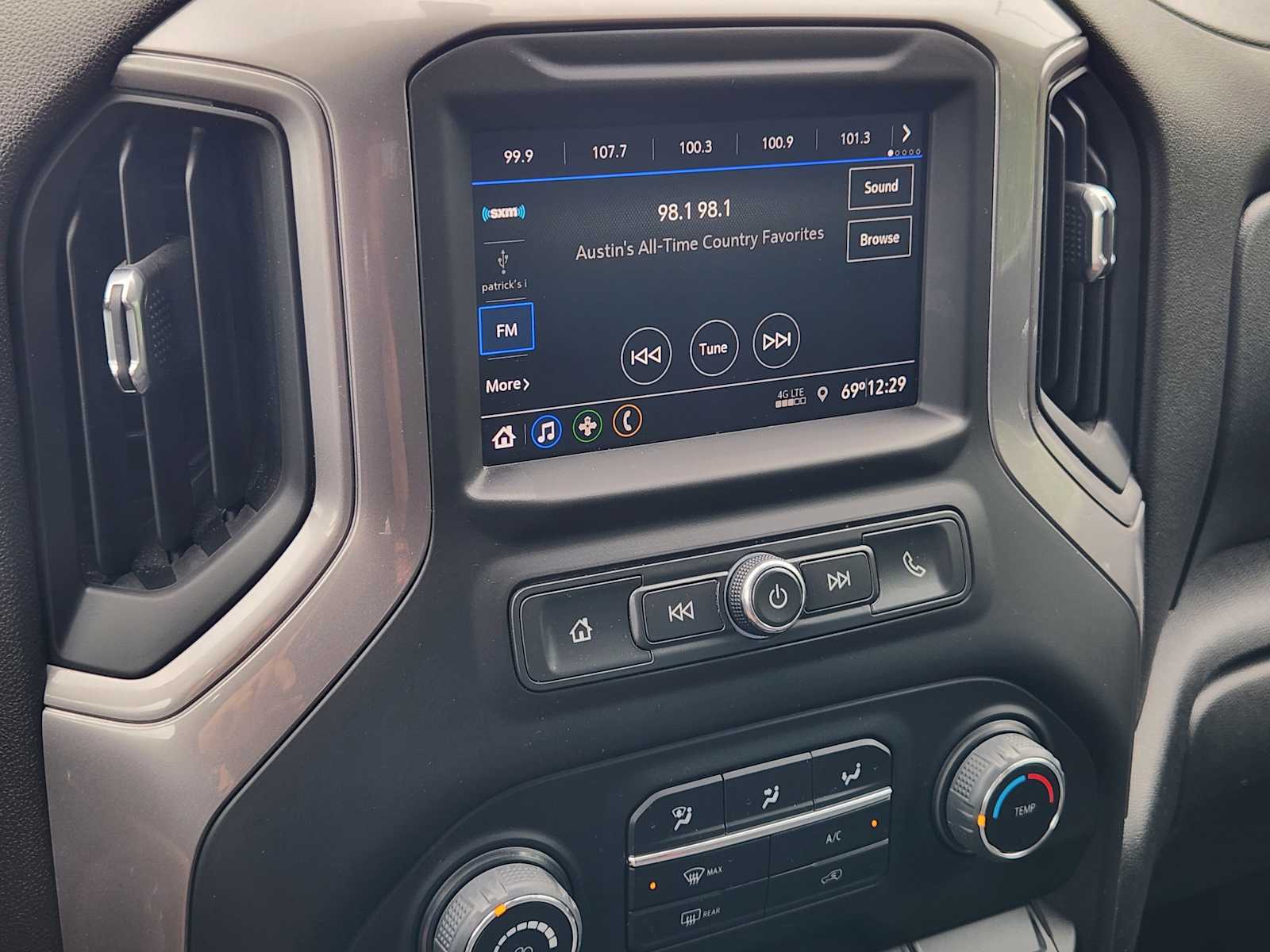 Thumbnail: 2022 Chevrolet Silverado 1500 - 17