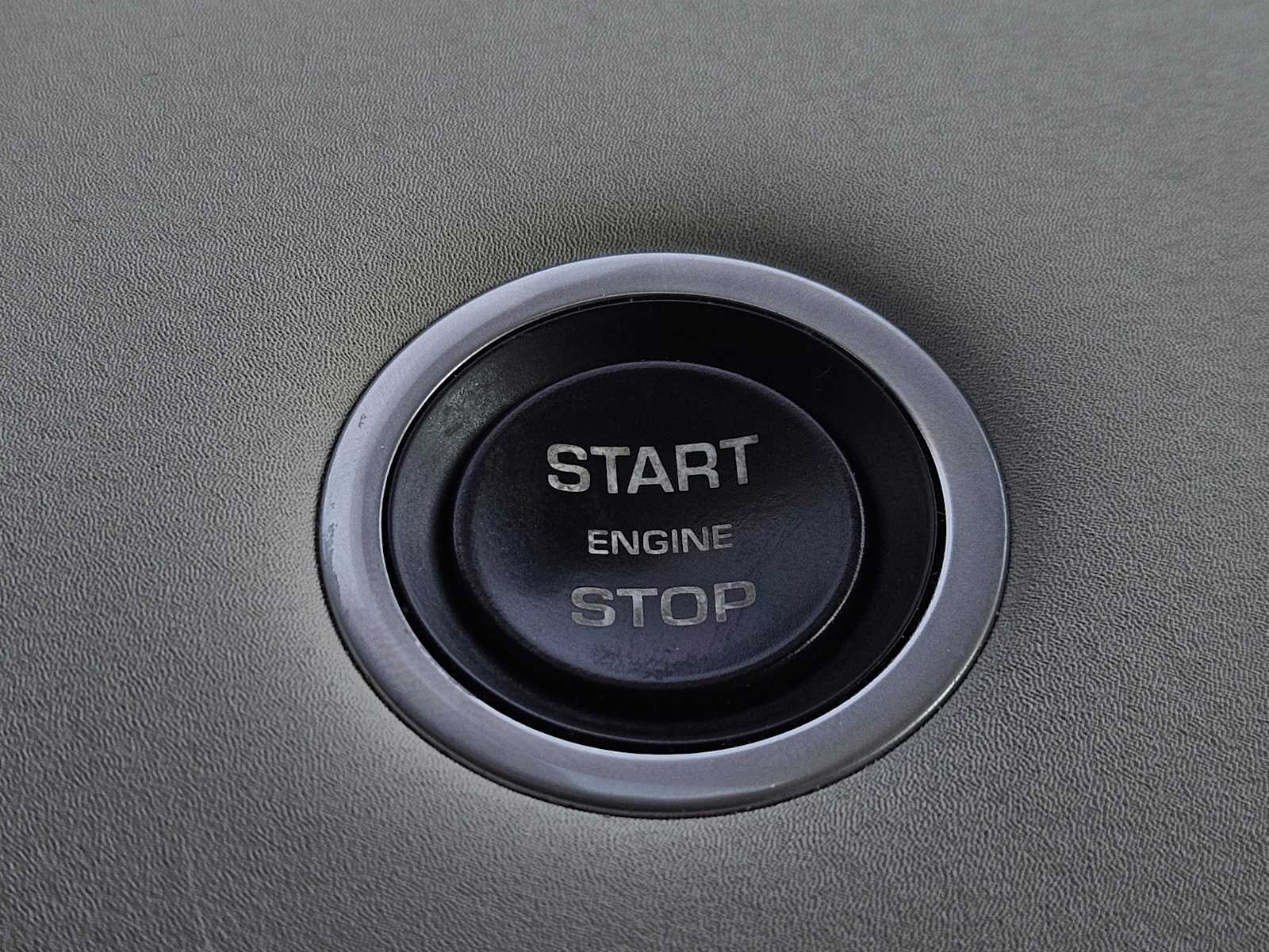 Thumbnail: 2020 Land Rover Discovery Sport - 21