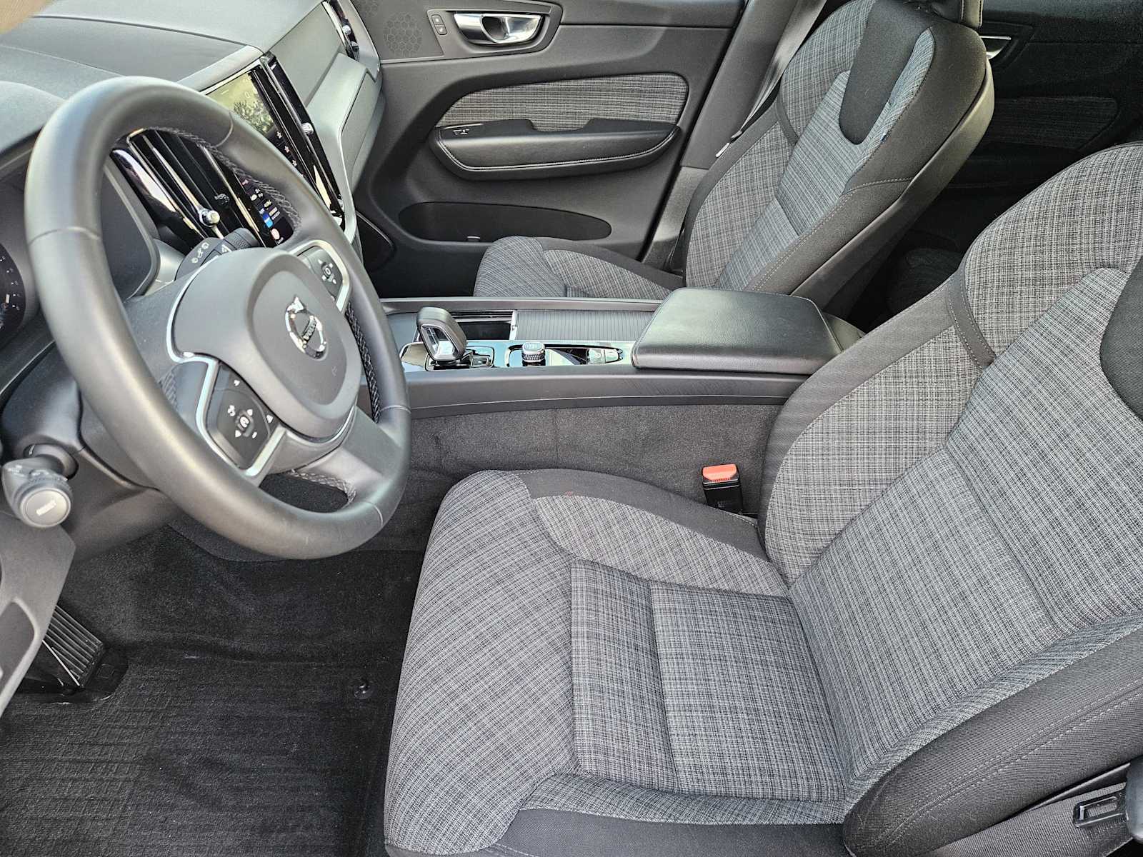 Thumbnail: 2023 Volvo XC60 - 13