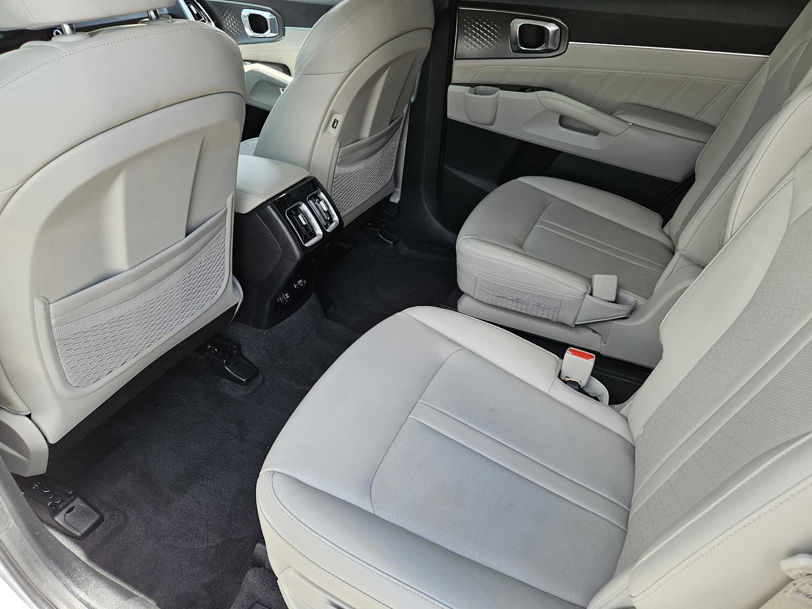 Thumbnail: 2023 Kia Sorento - 30