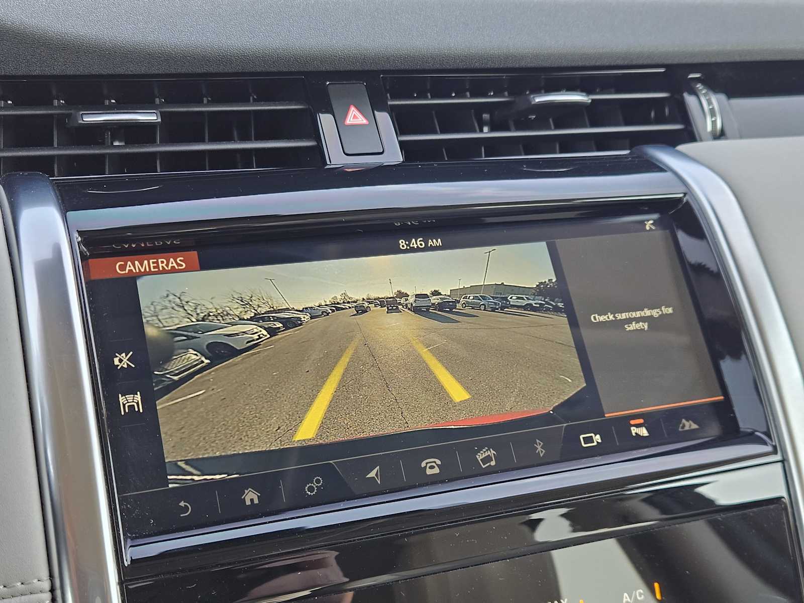 Thumbnail: 2020 Land Rover Discovery Sport - 18