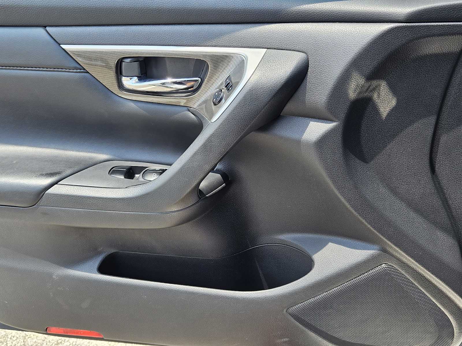 Thumbnail: 2015 Nissan Altima - 23