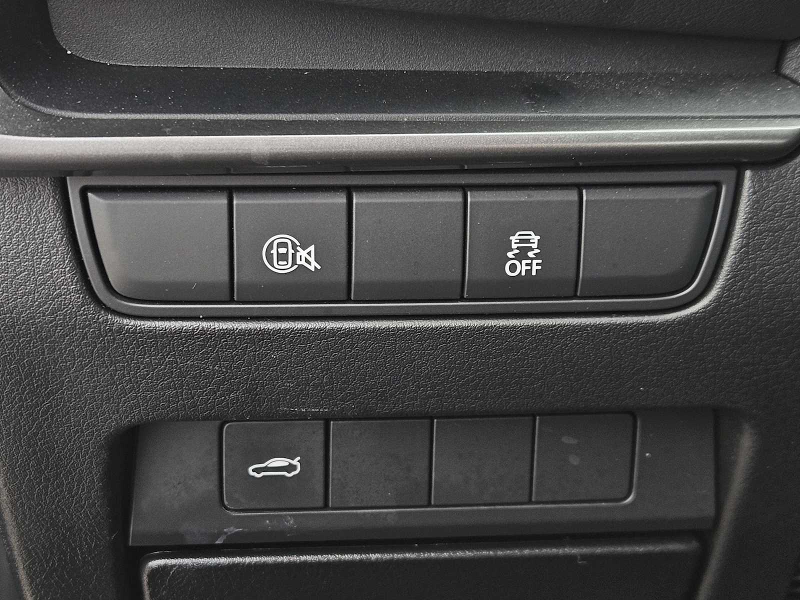 Thumbnail: 2025 Mazda Mazda3 - 21