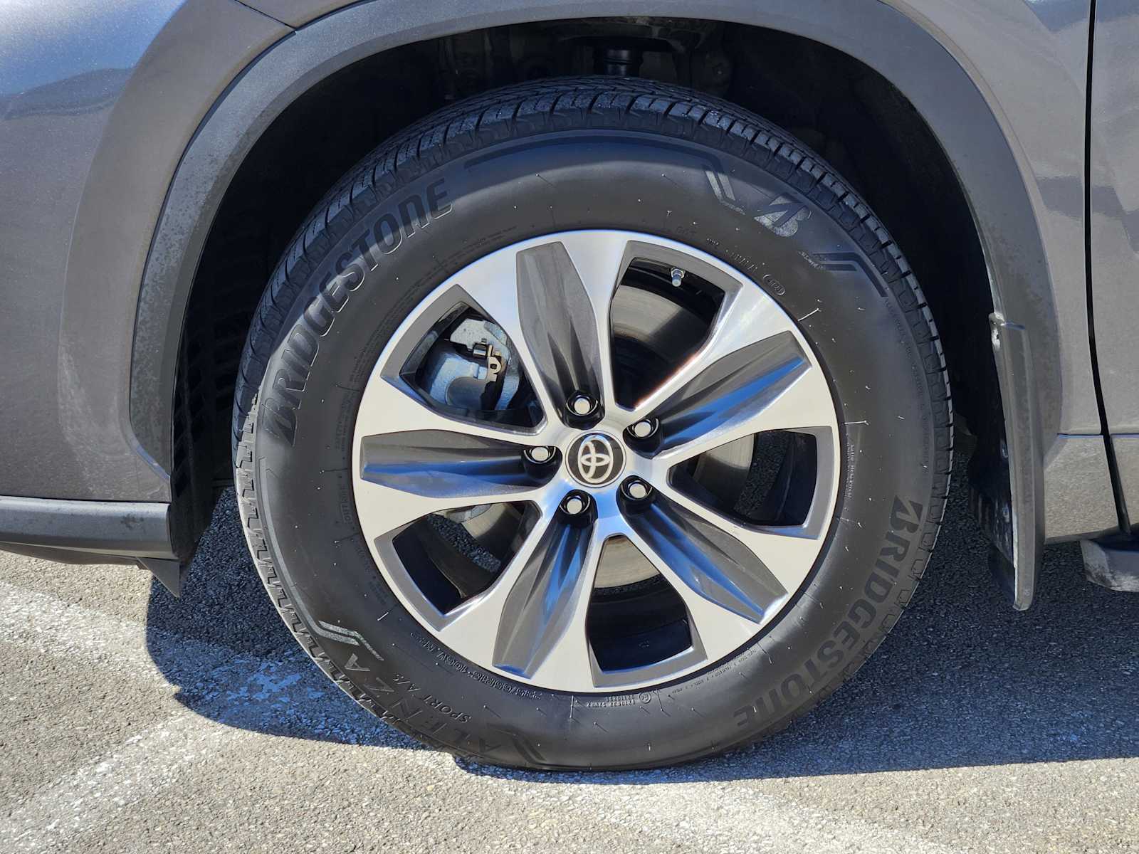 Thumbnail: 2024 Toyota Highlander - 9