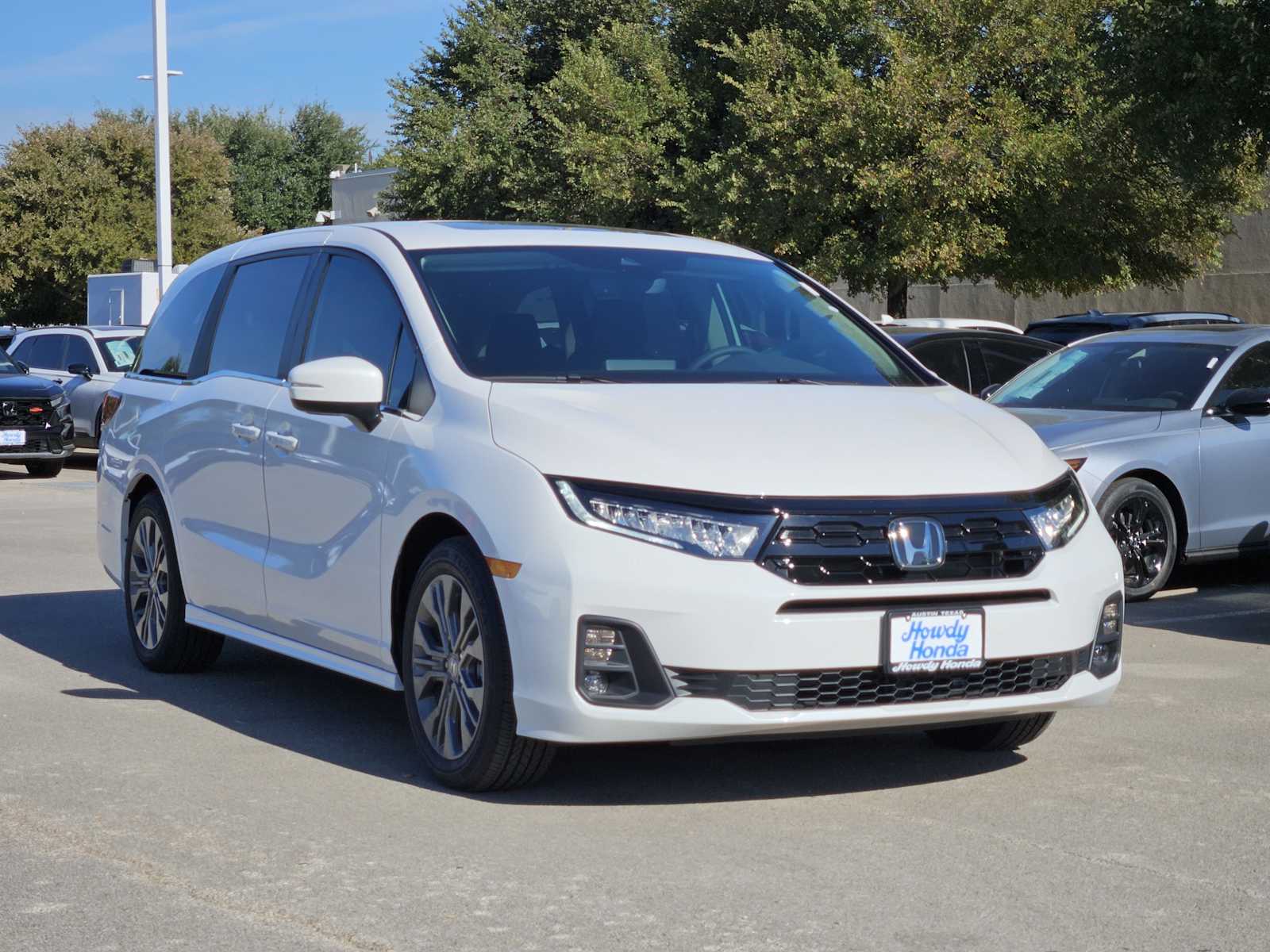 2026 Honda Odyssey Touring photo 3