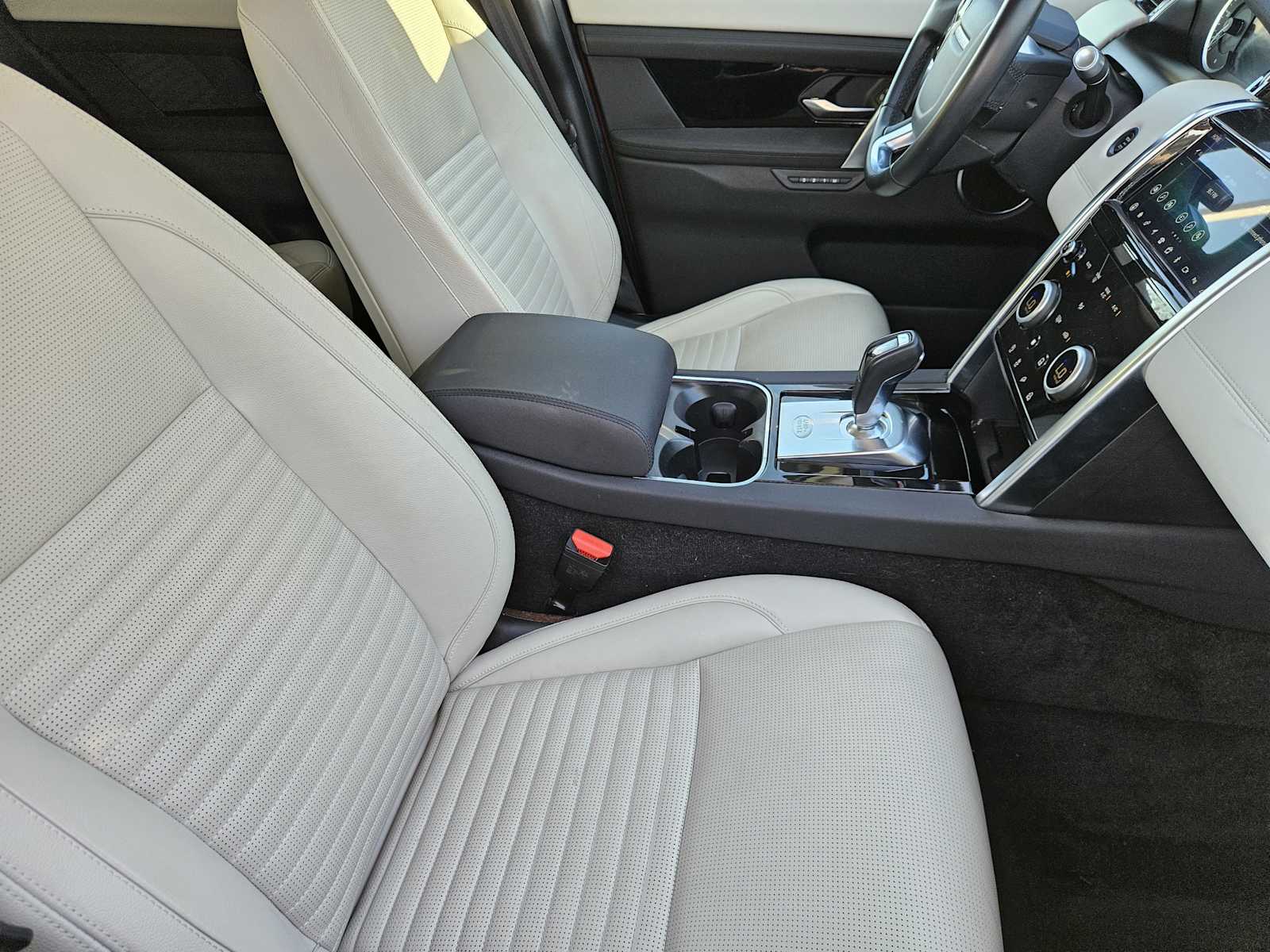 Thumbnail: 2020 Land Rover Discovery Sport - 14