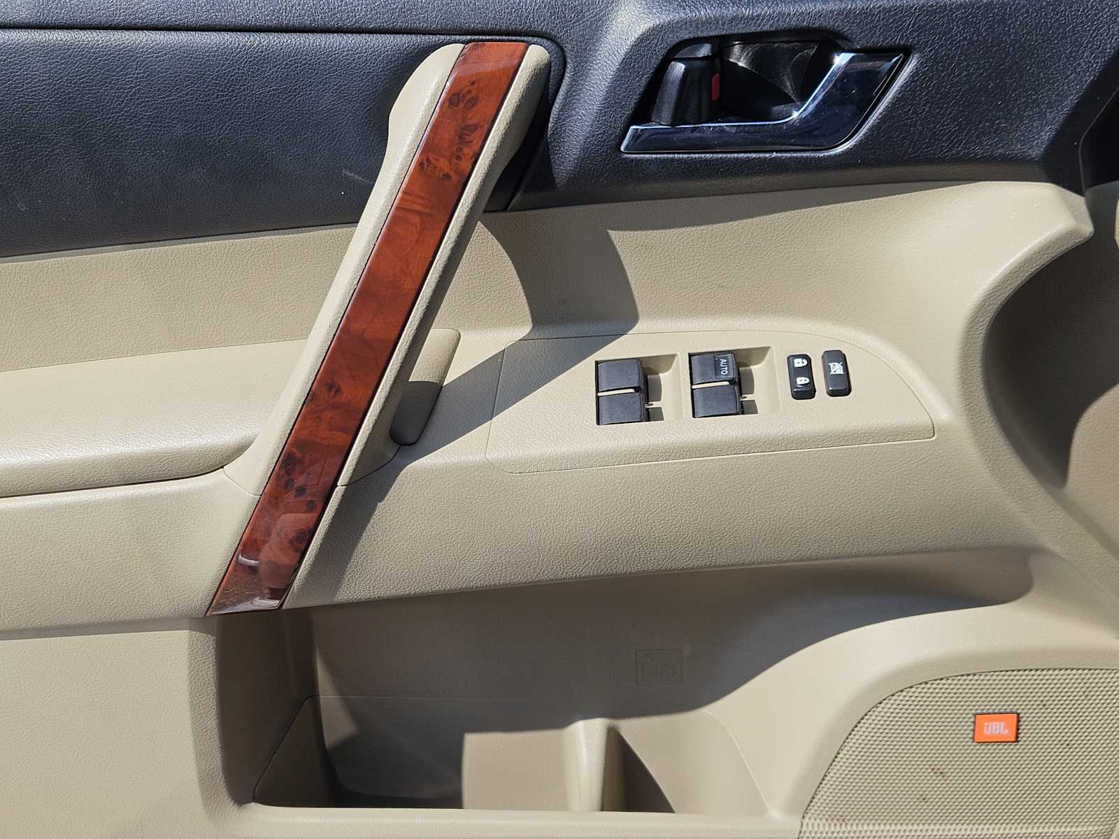 Thumbnail: 2013 Toyota Highlander - 22