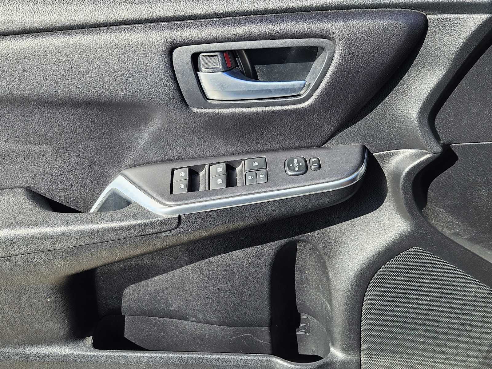 Thumbnail: 2017 Toyota Camry - 21