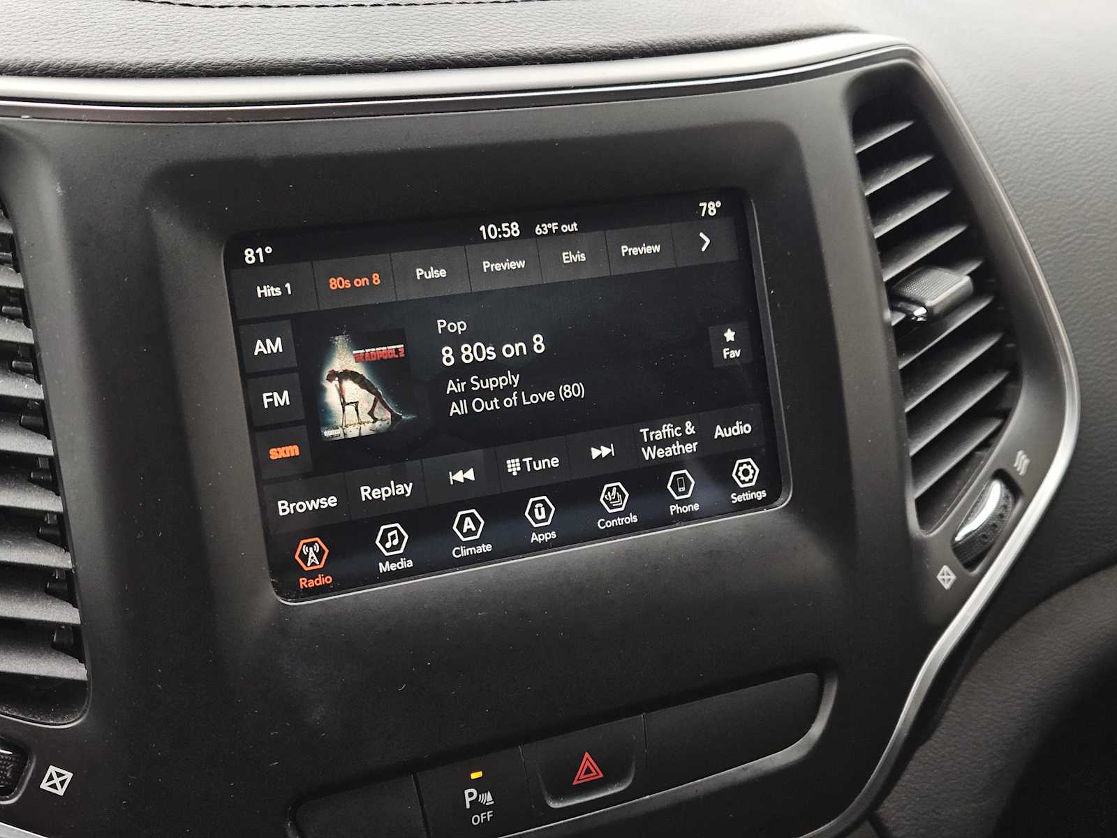 Thumbnail: 2019 Jeep Cherokee - 17