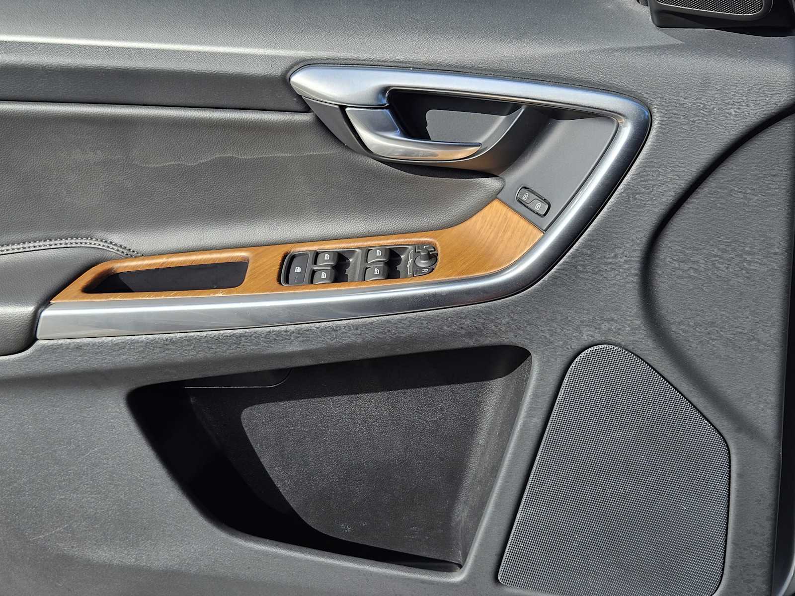 Thumbnail: 2017 Volvo XC60 - 23