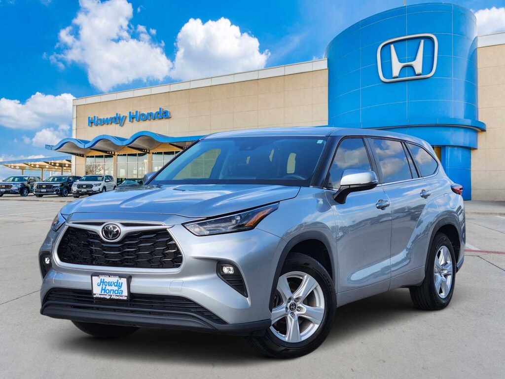 Used 2023 Toyota Highlander LE SUV
